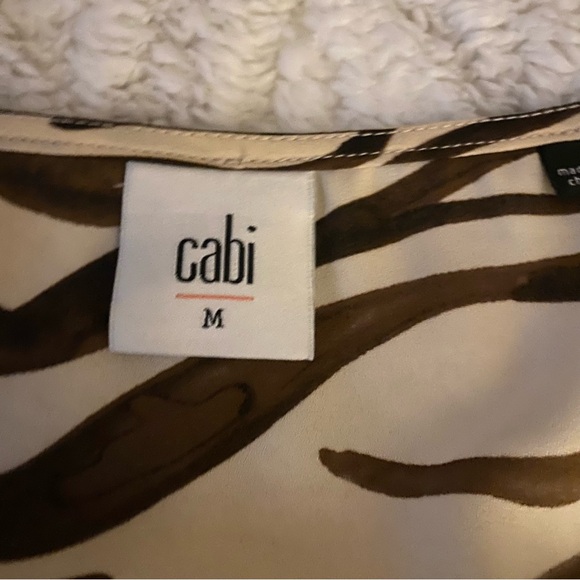 Cabi Zebra Print Top Blouse Womens Medium Brown Tan Flutter Sleeve V Neck Career - Picture 2 of 7